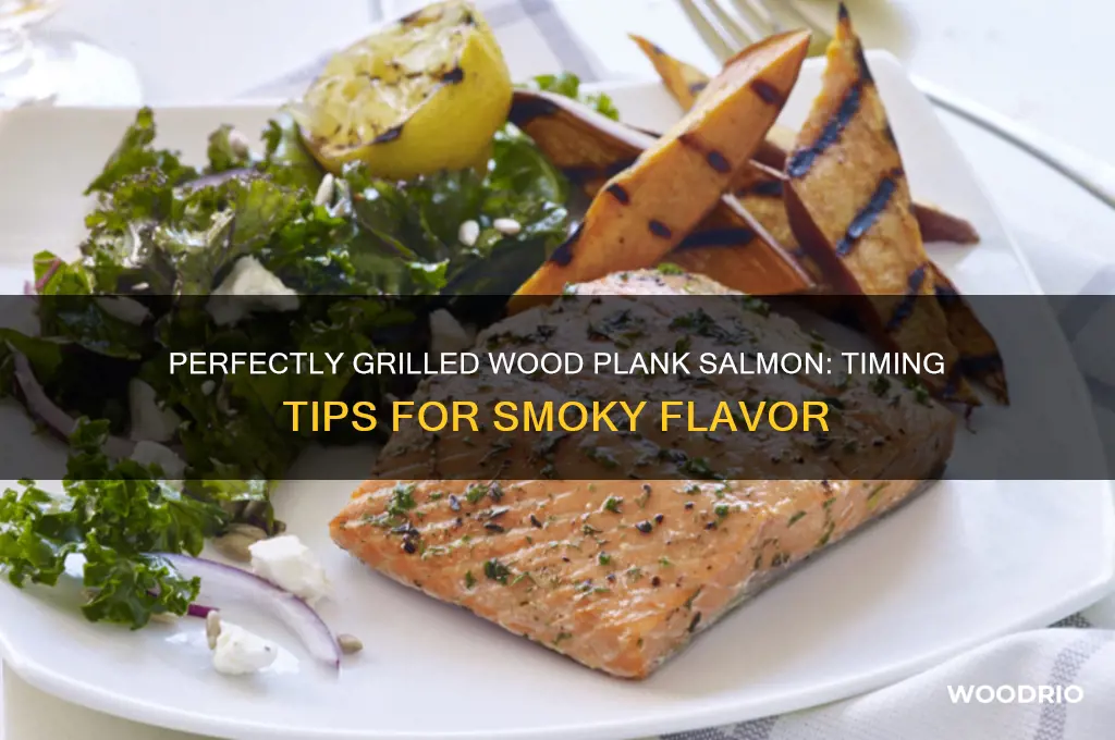 how long to cook salmon on wood plank in grill