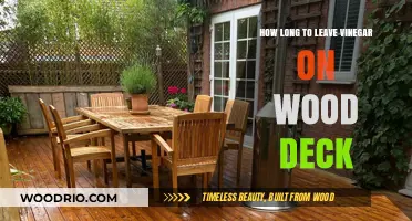 Vinegar on Wood Decks: Optimal Soak Time for Effective Cleaning