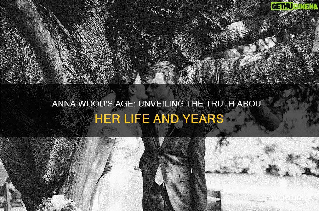 how old is anna wood
