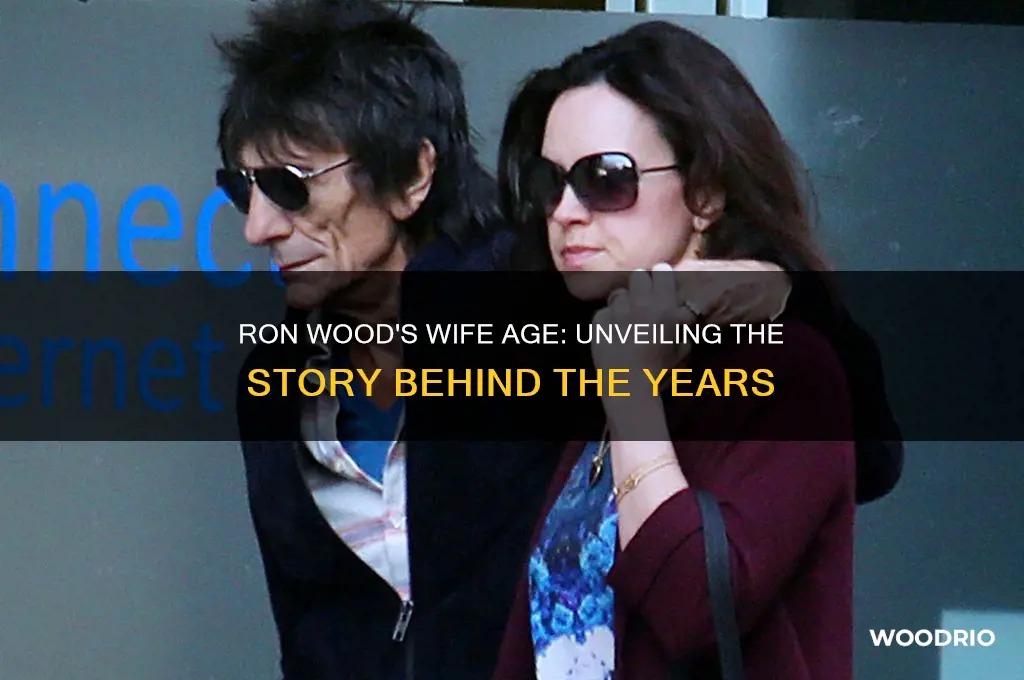 how old is ron woods wife