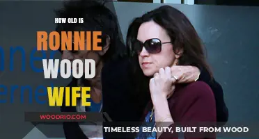 Ronnie Wood's Wife: Unveiling Her Age and Their Love Story